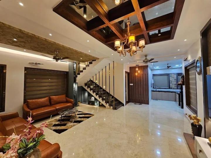 Premium Chalet Лонавала Экстерьер фото