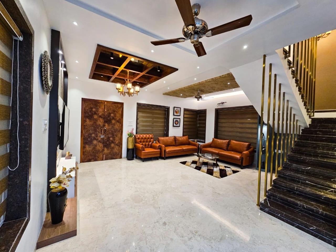 Premium Chalet Лонавала Экстерьер фото