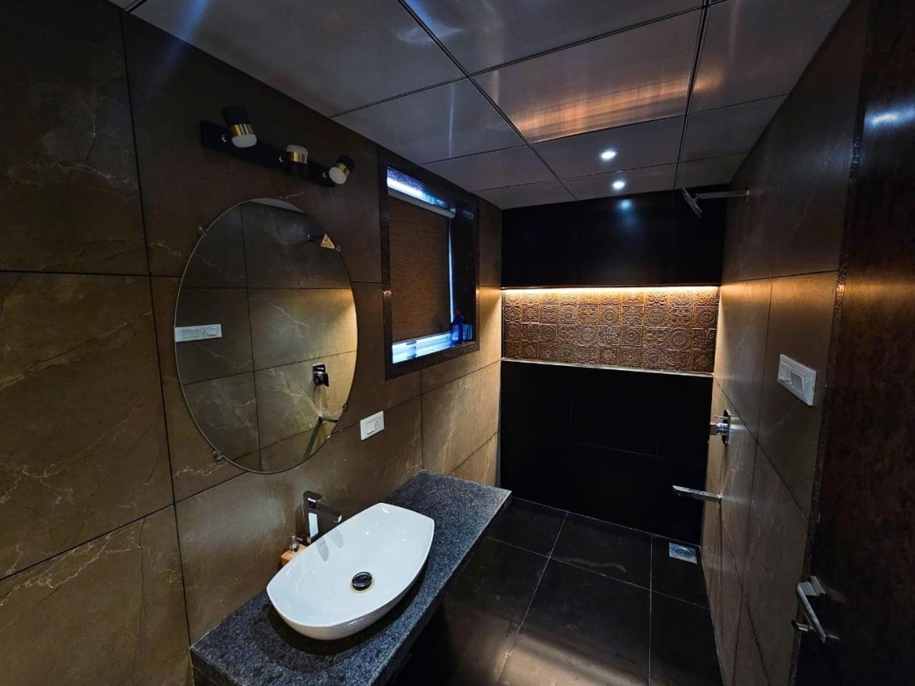 Premium Chalet Лонавала Экстерьер фото