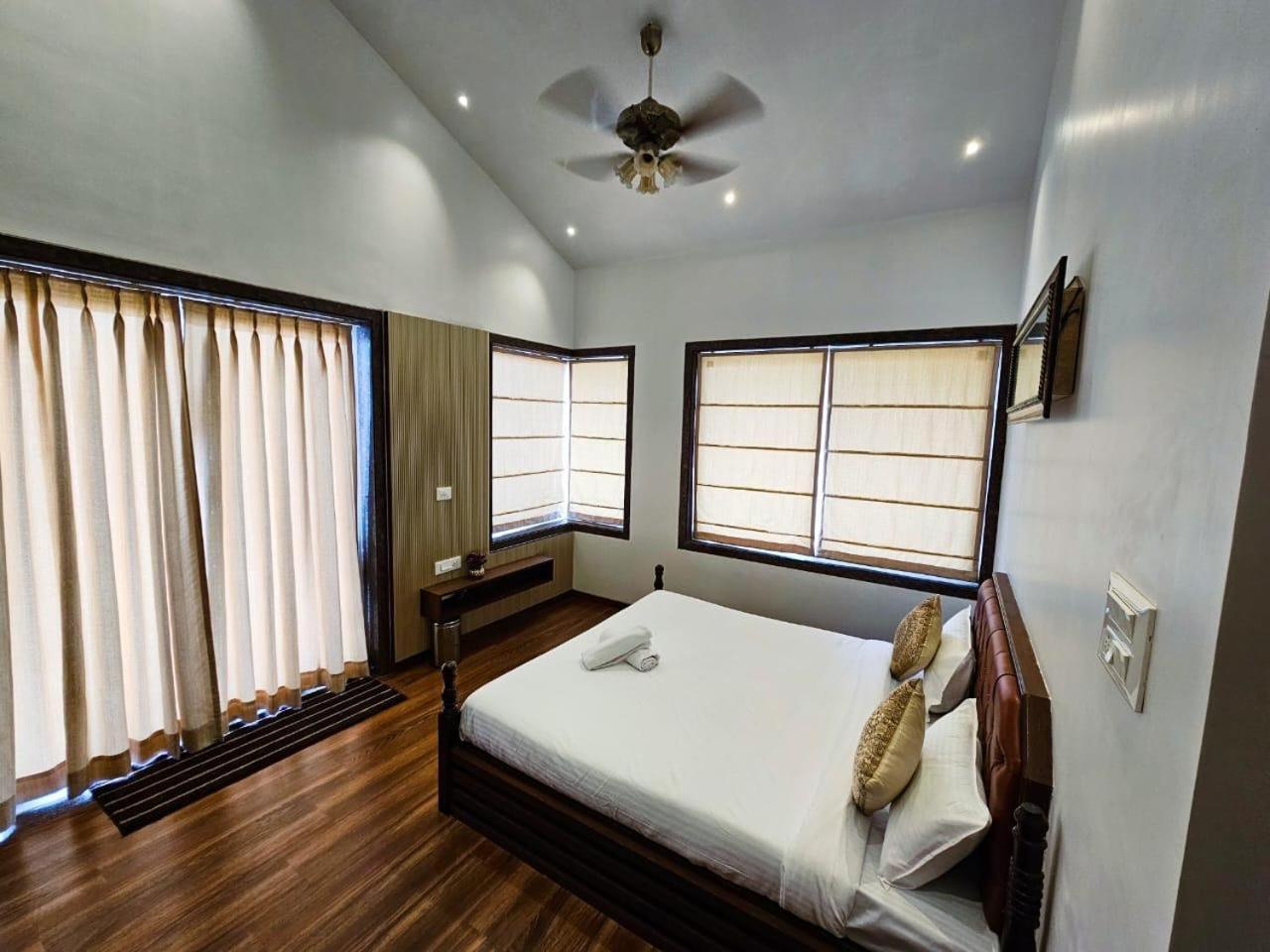 Premium Chalet Лонавала Экстерьер фото